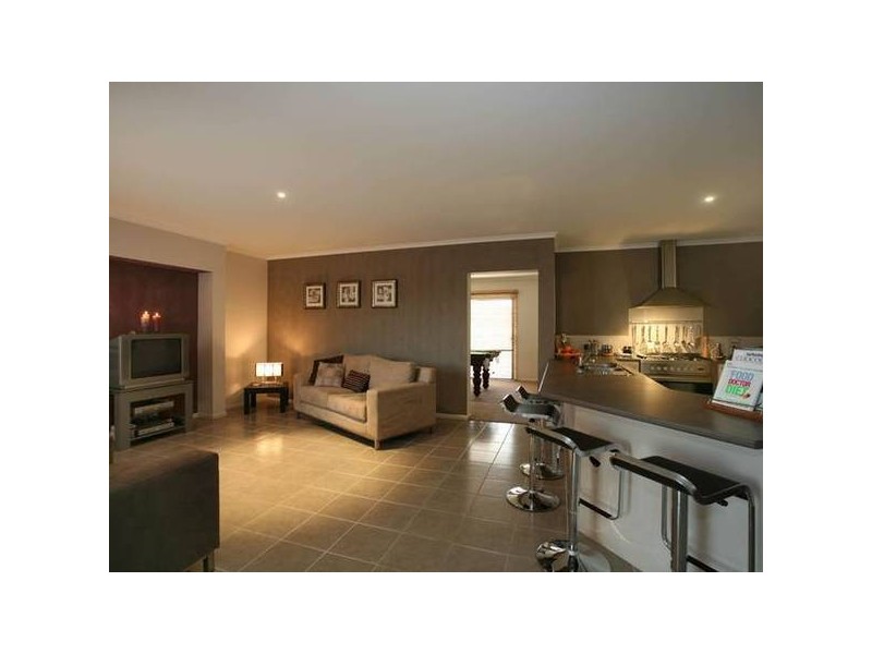 18 Meg Way, Berwick VIC 3806