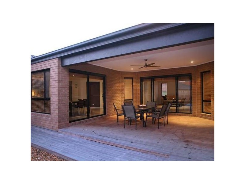 18 Meg Way, Berwick VIC 3806