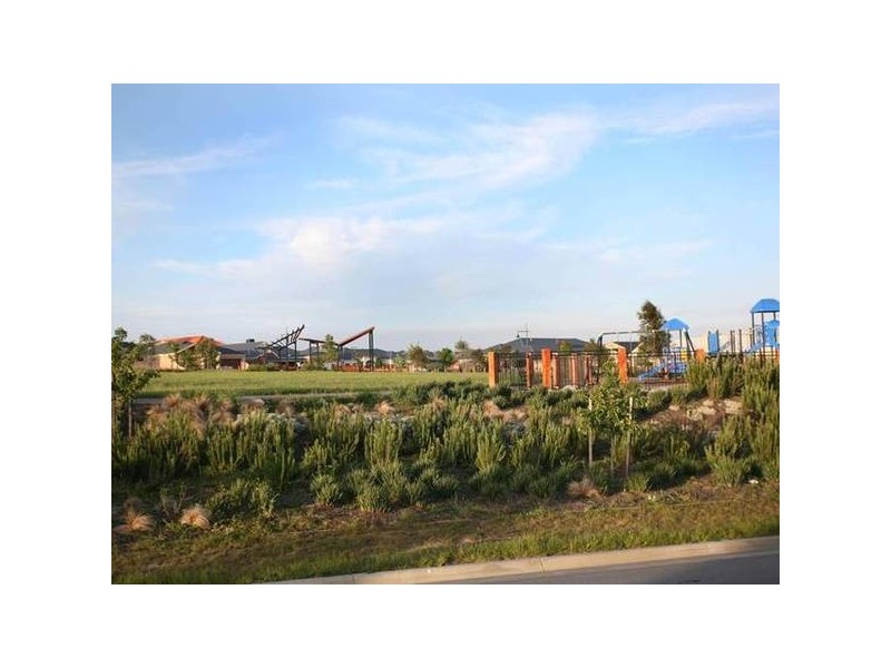 18 Meg Way, Berwick VIC 3806