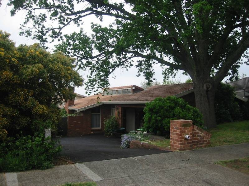 43 Edrington Park Drive, Berwick VIC 3806