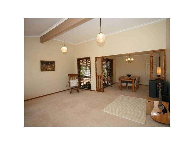 15 Bournevale Drive, Berwick VIC 3806