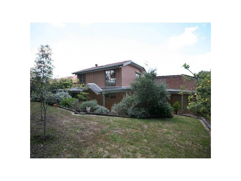 15 Bournevale Drive, Berwick VIC 3806