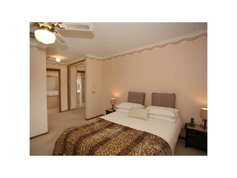 15 Bournevale Drive, Berwick VIC 3806