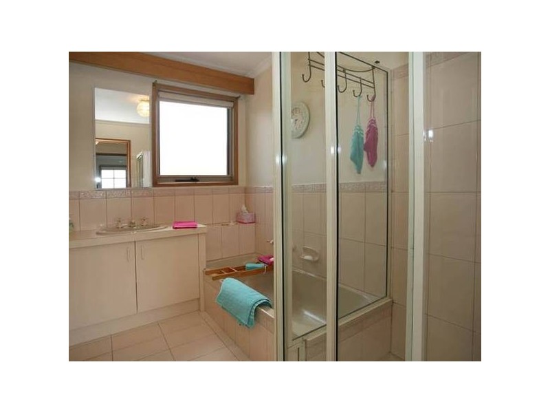 15 Bournevale Drive, Berwick VIC 3806