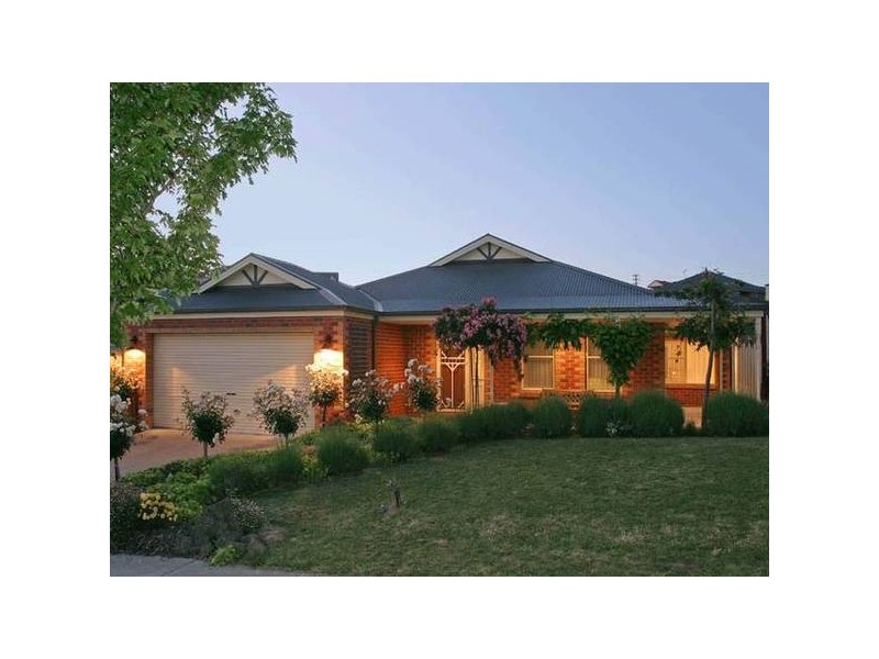 24 Carlisle Drive, Beaconsfield VIC 3807