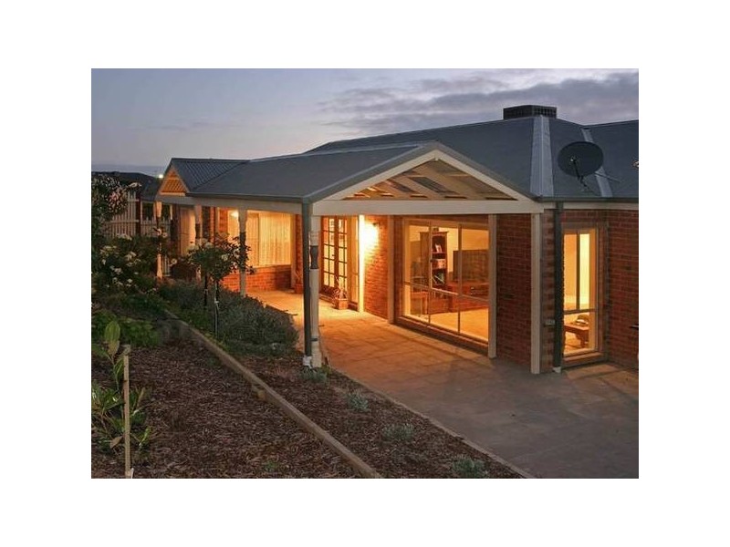 24 Carlisle Drive, Beaconsfield VIC 3807