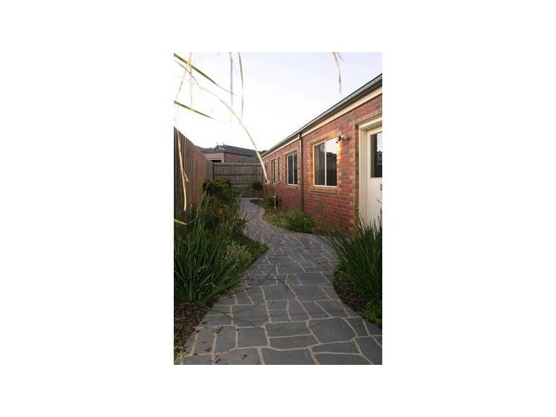 24 Carlisle Drive, Beaconsfield VIC 3807