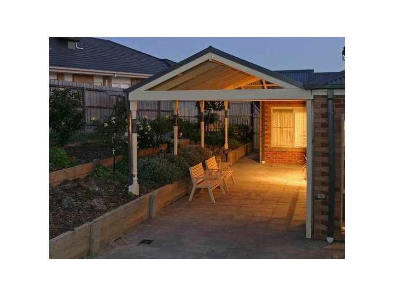 24 Carlisle Drive, Beaconsfield VIC 3807