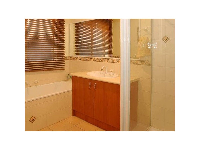24 Carlisle Drive, Beaconsfield VIC 3807