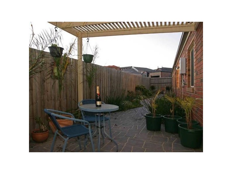 24 Carlisle Drive, Beaconsfield VIC 3807