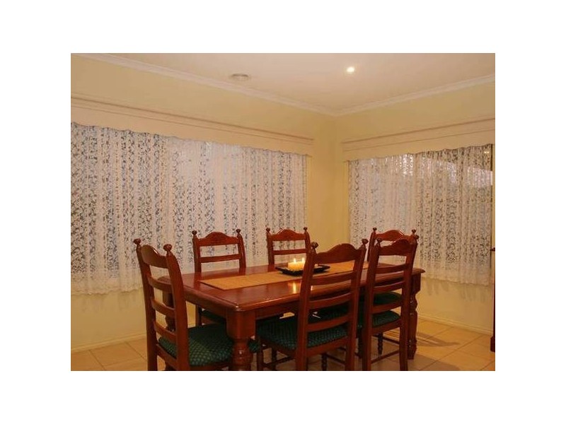 24 Carlisle Drive, Beaconsfield VIC 3807