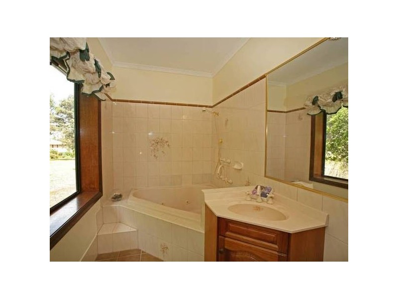 33 Sugarloaf Road, Beaconsfield Upper VIC 3808