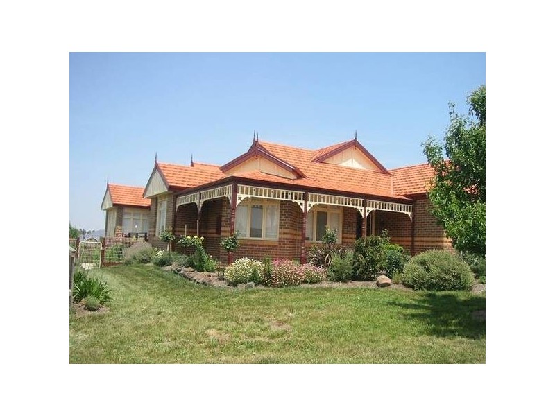 9 Winterley Rise, Berwick VIC 3806