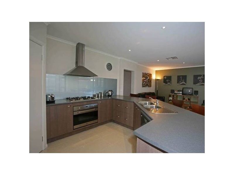 9 Eva Florence Way, Narre Warren South VIC 3805