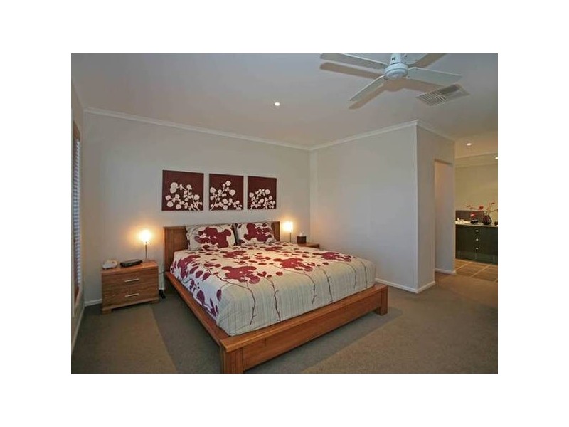 9 Eva Florence Way, Narre Warren South VIC 3805