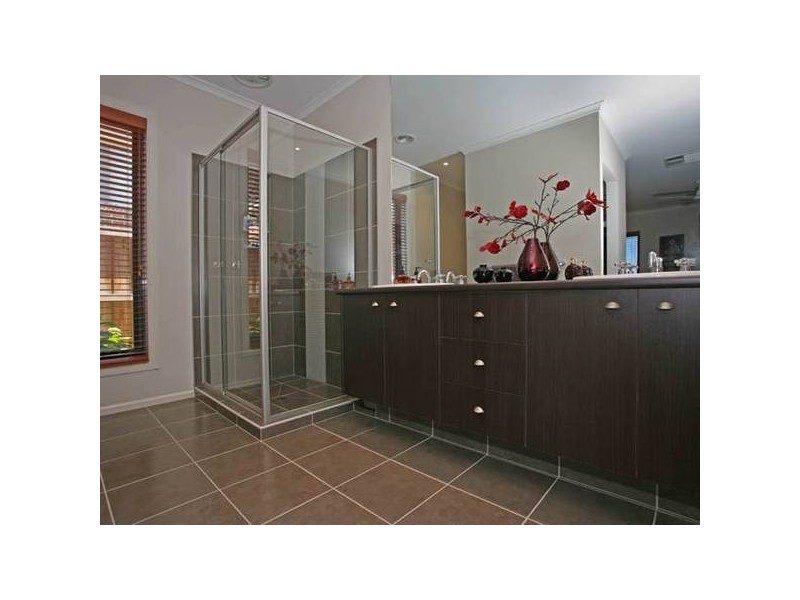 9 Eva Florence Way, Narre Warren South VIC 3805