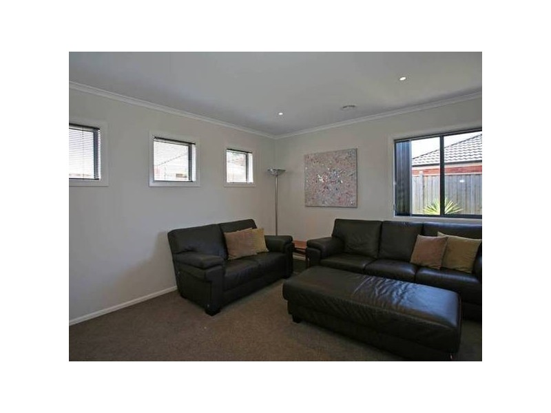 9 Eva Florence Way, Narre Warren South VIC 3805