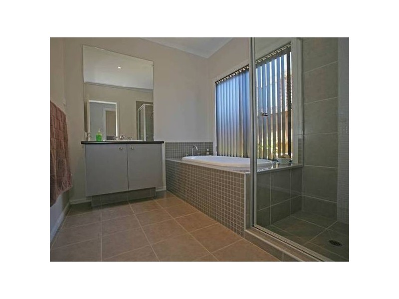 9 Eva Florence Way, Narre Warren South VIC 3805