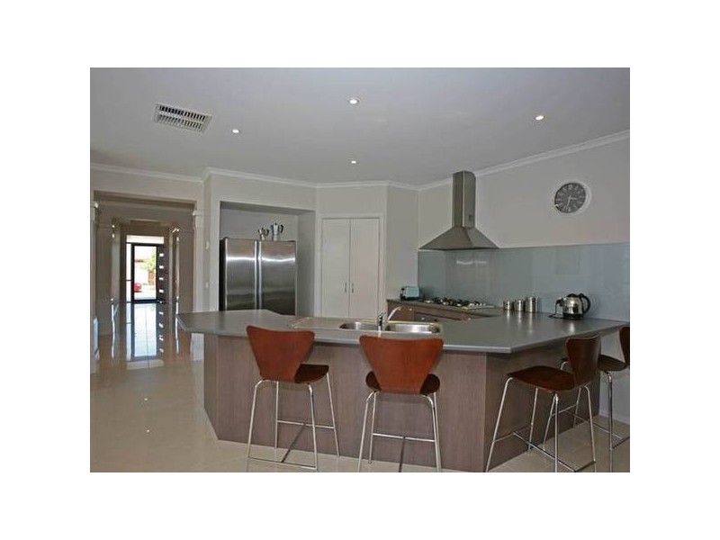 9 Eva Florence Way, Narre Warren South VIC 3805