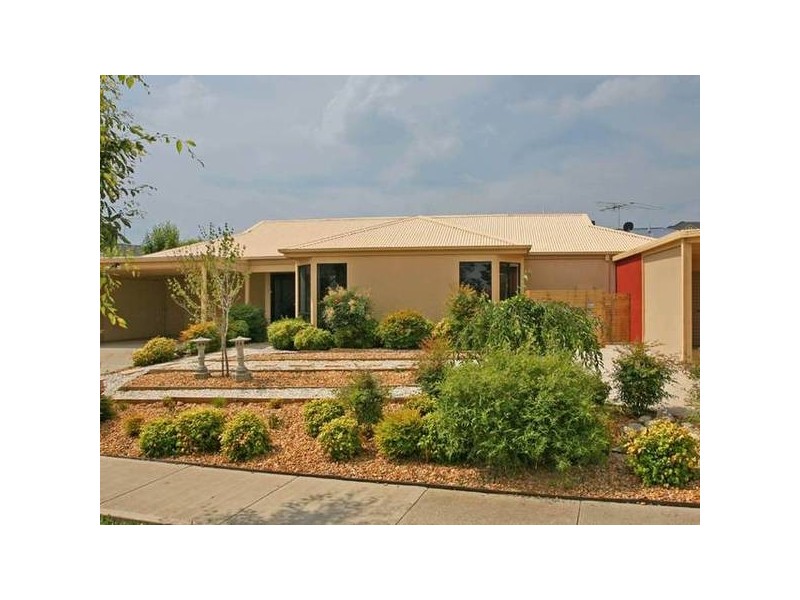 8 Wilona Way, Berwick VIC 3806