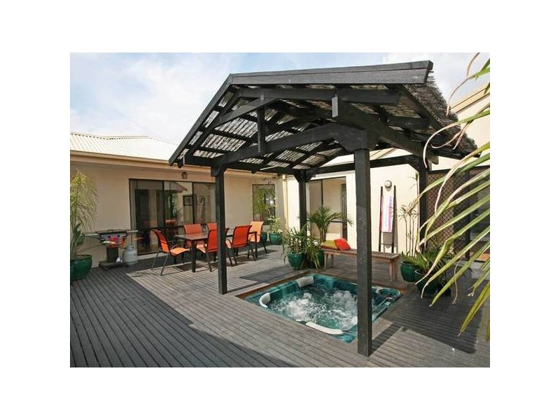 8 Wilona Way, Berwick VIC 3806