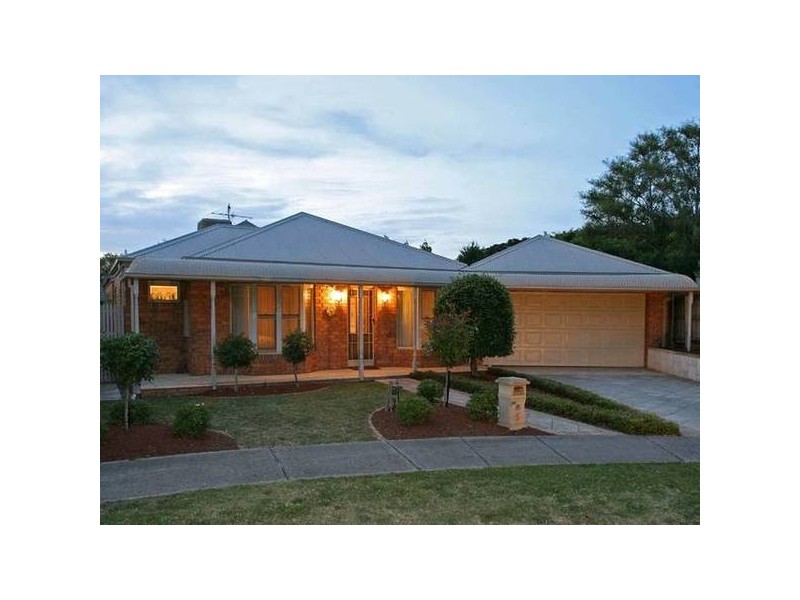 5 Maralee Court, Berwick VIC 3806