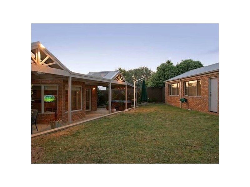 5 Maralee Court, Berwick VIC 3806