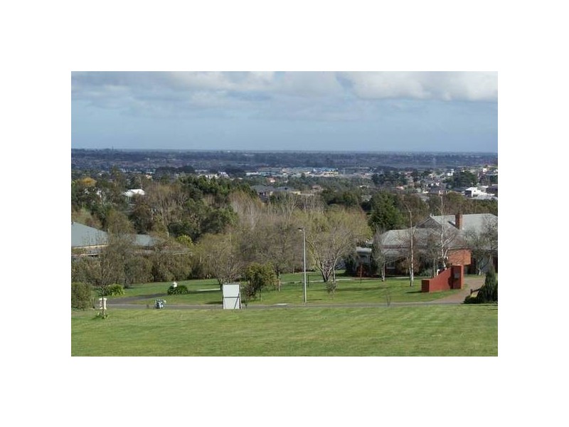 1 CARAVELLE COURT, Berwick VIC 3806