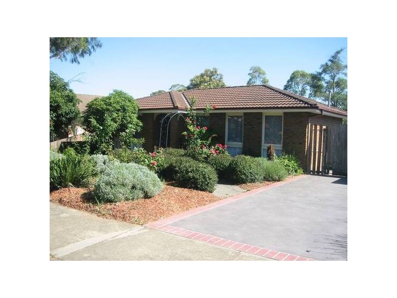 15 Ravensthorpe Crescent, Narre Warren VIC 3805