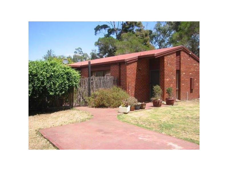 12 Carluke Court, Berwick VIC 3806