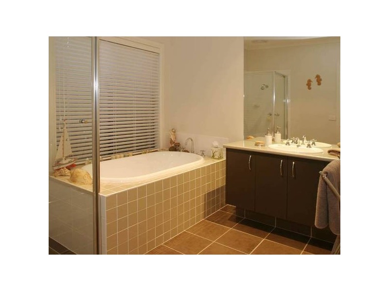 13 Sunhill Way, Berwick VIC 3806