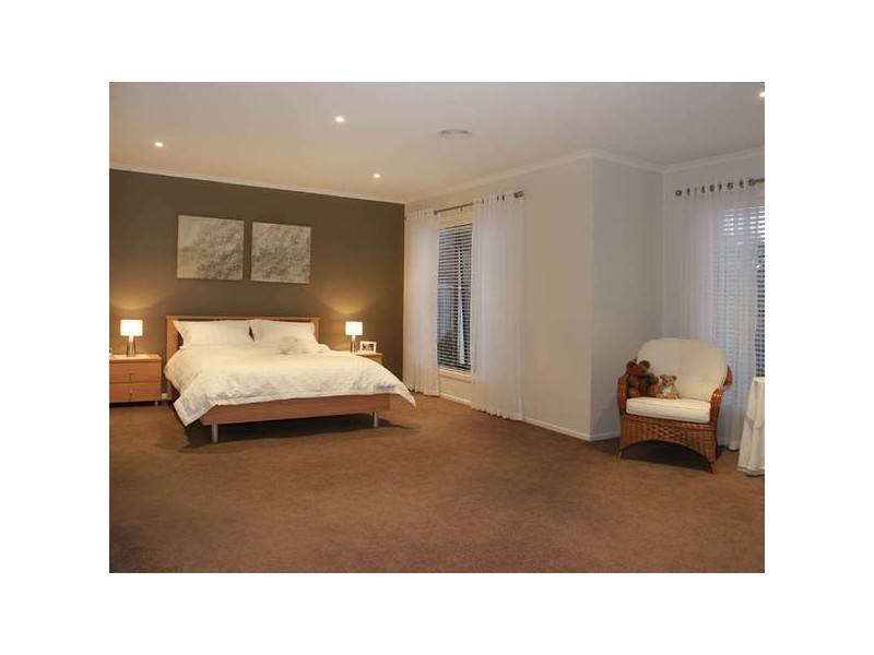 13 Sunhill Way, Berwick VIC 3806