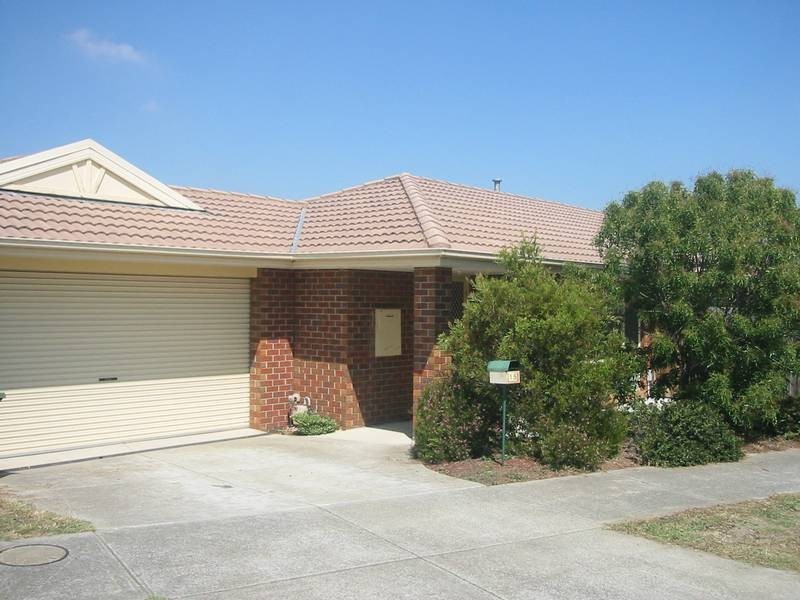 15 Sanctuary Rise, Narre Warren VIC 3805