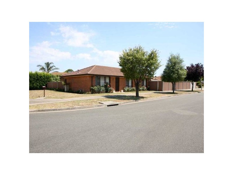 23 Collins Crescent, Berwick VIC 3806