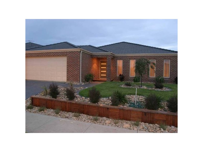 80 Skyline Way, Berwick VIC 3806