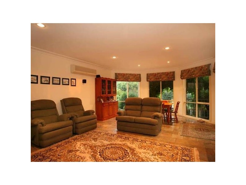 28 John Joseph Court, Narre Warren North VIC 3804