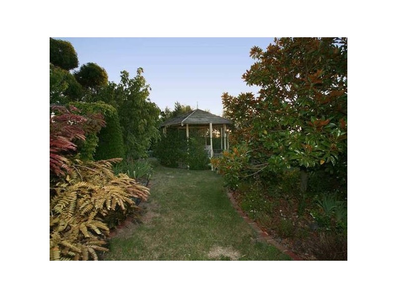 28 John Joseph Court, Narre Warren North VIC 3804