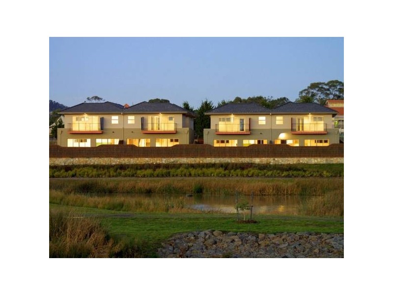 6/25 Canberra Avenue, Berwick VIC 3806