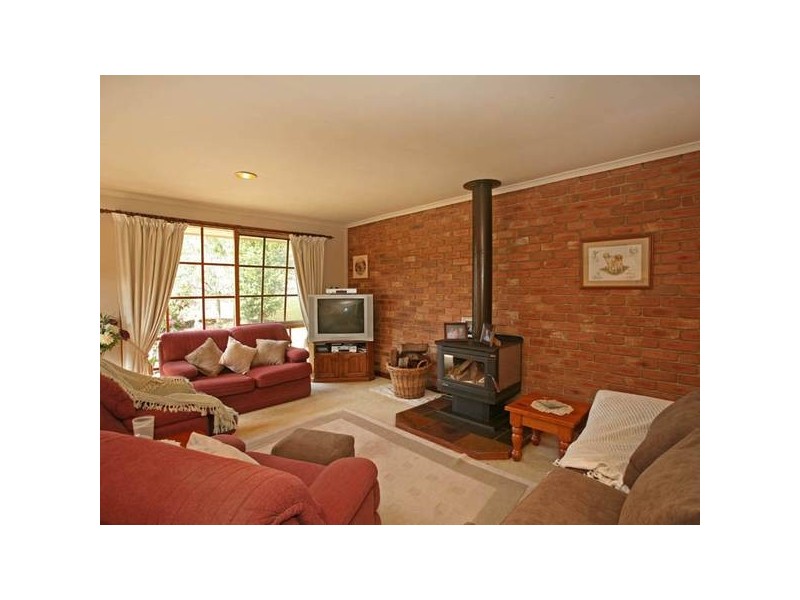 8 Bournevale Drive, Berwick VIC 3806