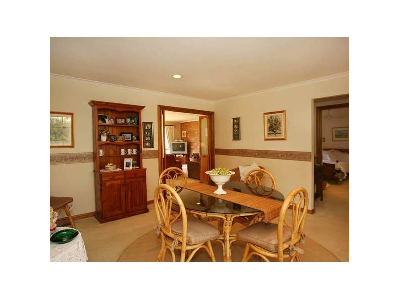 8 Bournevale Drive, Berwick VIC 3806