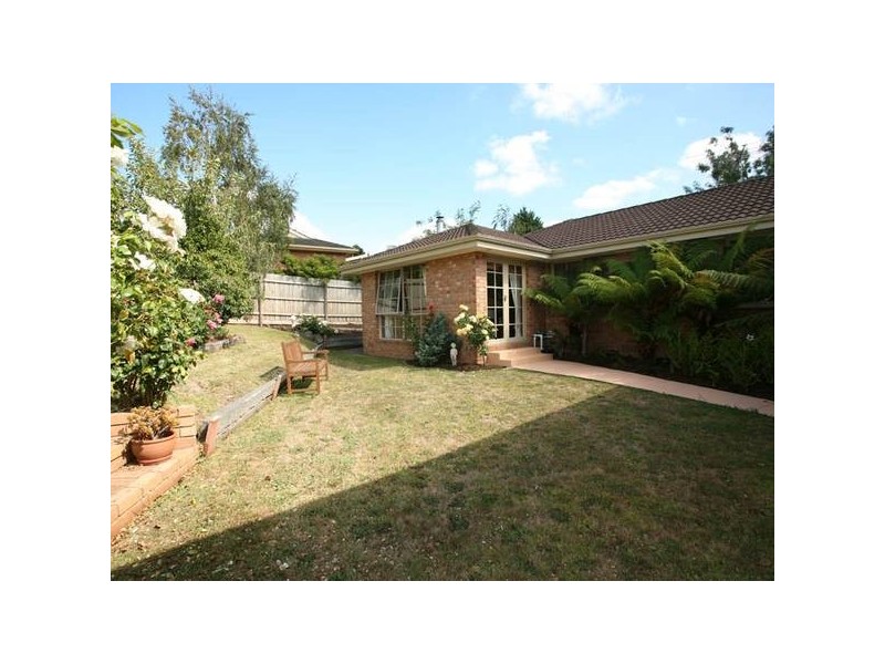 8 Bournevale Drive, Berwick VIC 3806