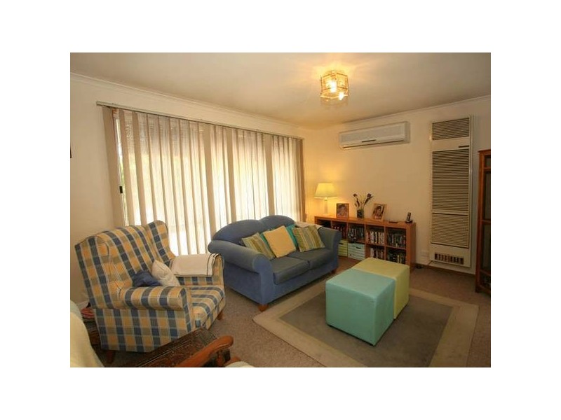 2/37 Ravensthorpe Crescent, Narre Warren VIC 3805