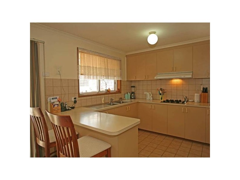 2/37 Ravensthorpe Crescent, Narre Warren VIC 3805