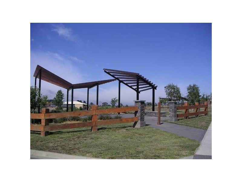 5 McNair Court, Berwick VIC 3806