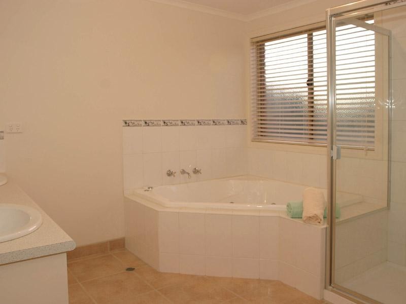 9 Rebecca Mac Court, Hallam VIC 3803