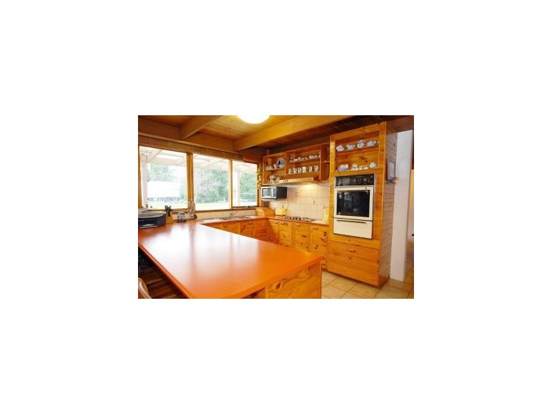 8 Roy Close, Narre Warren North VIC 3804