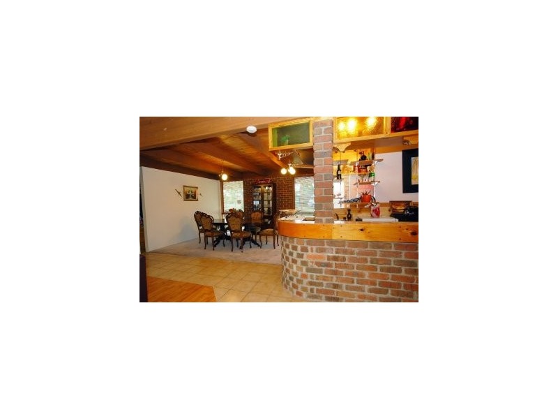 8 Roy Close, Narre Warren North VIC 3804