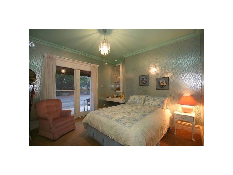 37 Robinson Road, Narre Warren North VIC 3804