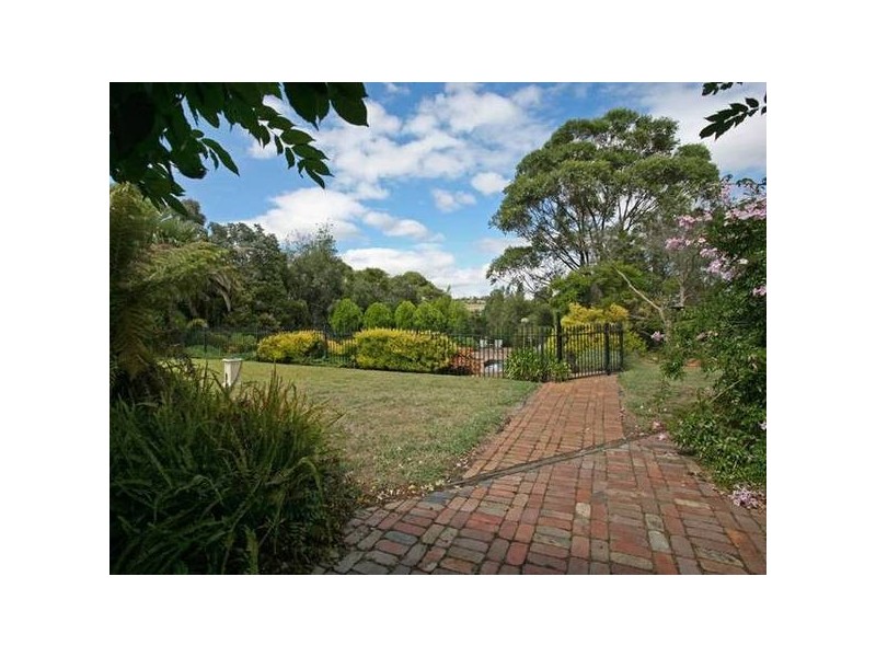 37 Robinson Road, Narre Warren North VIC 3804