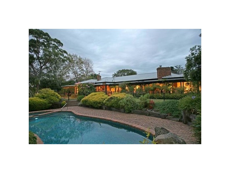 37 Robinson Road, Narre Warren North VIC 3804